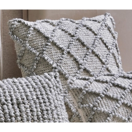 Cojín Rombos Nudos Crochet 45x45