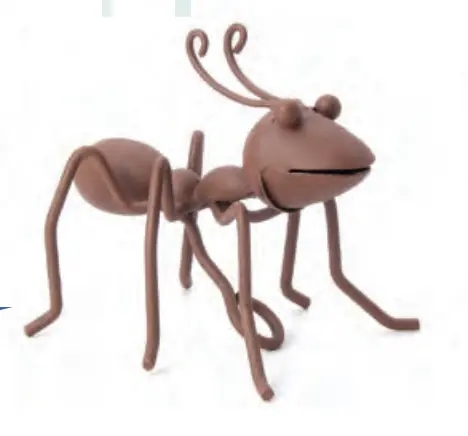Figura hormiga marrón sentada metálica colgar pared